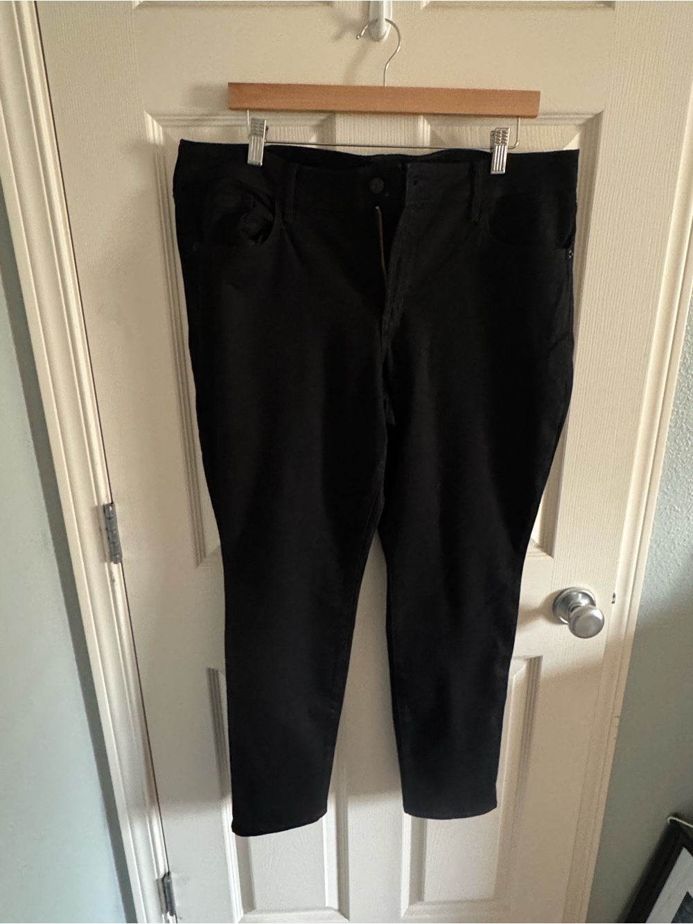 Black Women’s Stretch Skinny Jeans